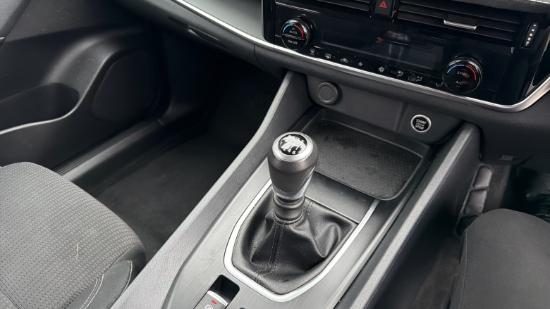 Nissan Qashqai 1.3 DiG-T MH Acenta Premium 5dr Petrol Hatchback